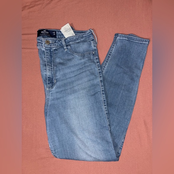 Hollister Women's Light Blue Ultra High Skinny Jeans
Advanced Stretch. - Picture 2 of 10